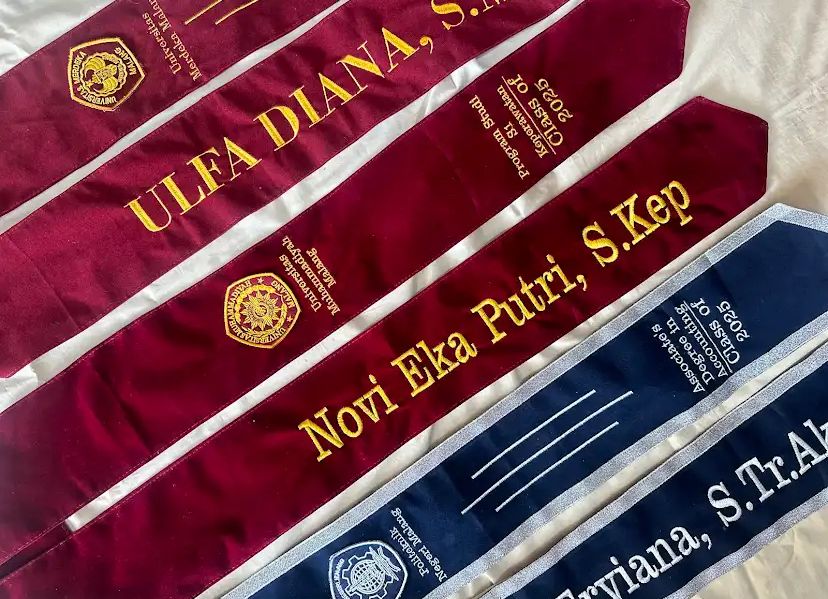 Slempang Wisuda
